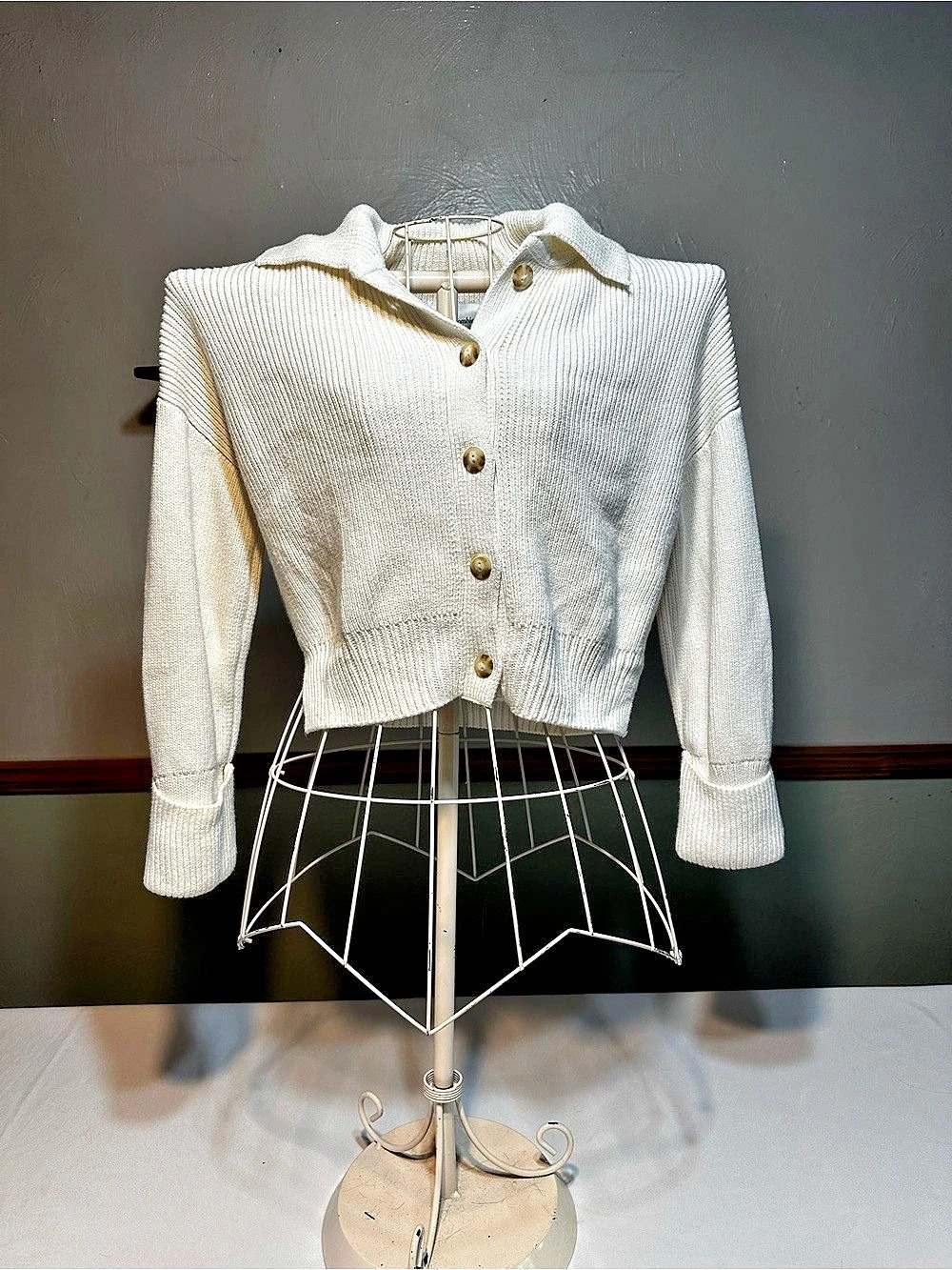 Abercrombie & Fitch Cropped Cardigan in White Size XS